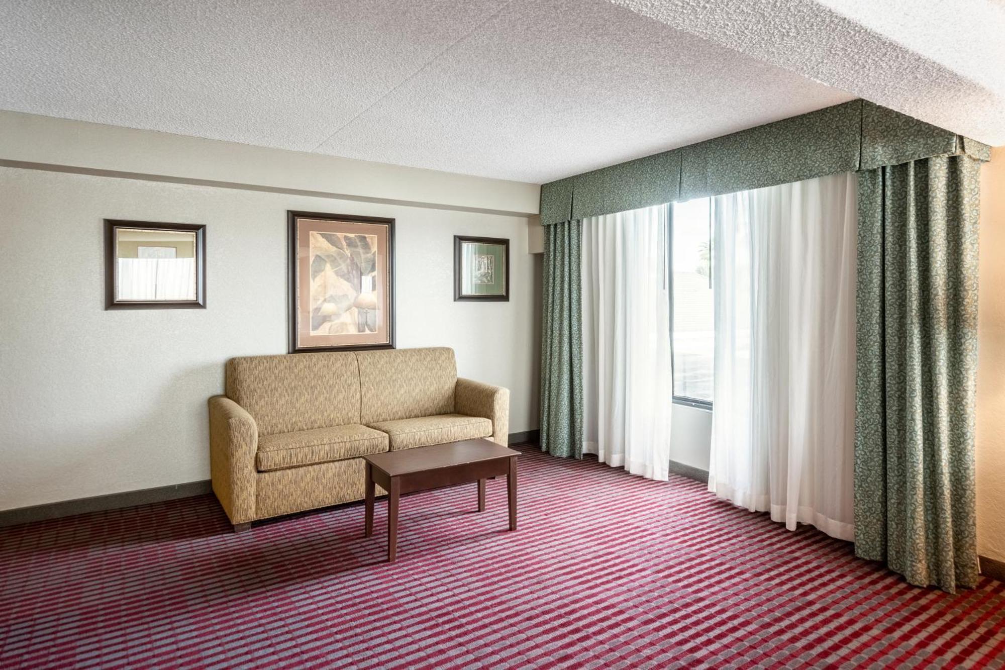 Lakeland Hotel Exterior photo